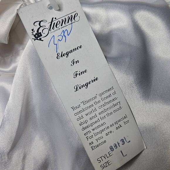 New Vintage Etienne Embroidered Lace Trim Peignoir White Satin Robe Size Large - Picture 5 of 11